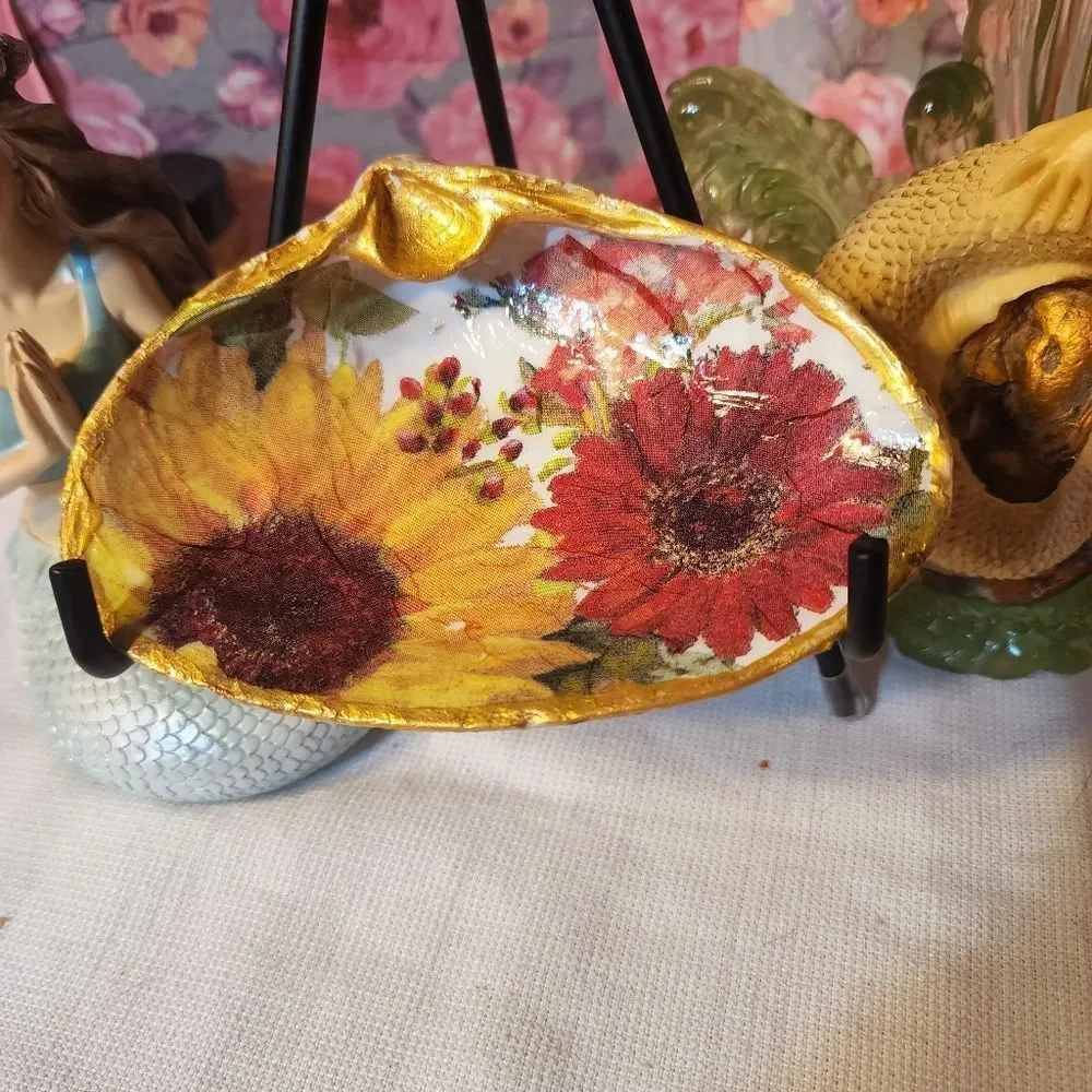 DECOUPAGE FLOWERS CLAM SHELL